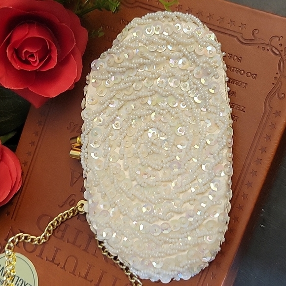 BEADED Sequined Coin Purse With Chain - Picture 3 of 13